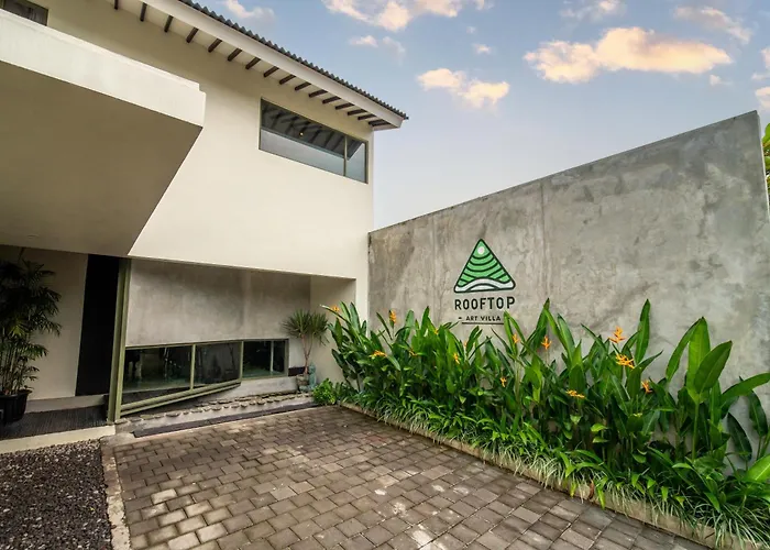 Villa Rooftop Art